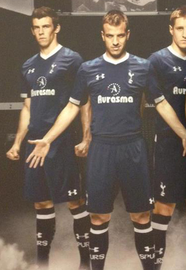 Gareth Bale, Rafael van der Vaart, Michael Dawson in the new Tottenham away kit 2012-2013